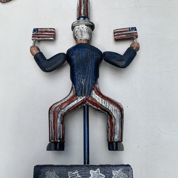 Hand carved wooden figure Uncle Sam holding flags by D. Gregan - Picture 12 of 15